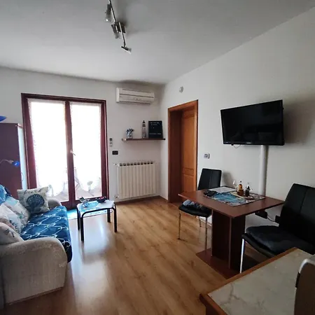 Mediterranean Style With Free Parking Apartament