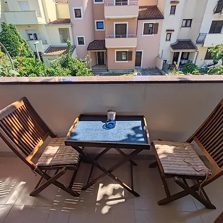 Mediterranean Style With Free Parking Apartament *